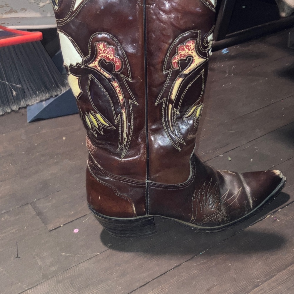 Brown Western Cowboy Boots with Embroidered Design